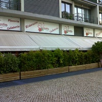 รูปภาพถ่ายที่ Raffaello โดย José E. เมื่อ 5/12/2013