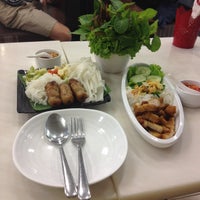 Photo taken at หนองคายป้าสุ (เสนาฯ) อาหารเวียดนาม by Patsakorn K. on 6/29/2014