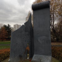 Photo taken at Denkmal für die Maueropfer in Berlin-Treptow by Andreas H. on 11/10/2013