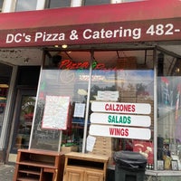 Foto tomada en DC&amp;#39;s Pizza &amp;amp; Catering  por Angel R. el 9/30/2021