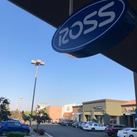 Photo taken at Ross Dress for Less by 番茄 小. on 8/3/2018