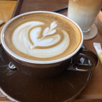 Photo taken at Coffee Brown by 番茄 小. on 4/18/2024