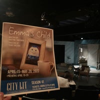 รูปภาพถ่ายที่ City Lit Theater โดย Holly M. เมื่อ 5/1/2022