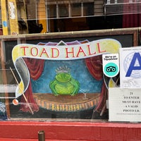 รูปภาพถ่ายที่ Toad Hall โดย Holly M. เมื่อ 1/19/2024