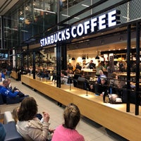 Foto tirada no(a) Starbucks por Rogier D. em 4/21/2018