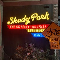 รูปภาพถ่ายที่ Shady Park โดย Michael เมื่อ 2/13/2022