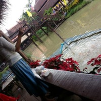 Photo taken at ตลาดน้ำอโยธยา by warunee t. on 12/9/2012