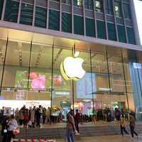 Photo taken at Apple Nanjing East by Keyvin on 11/6/2021