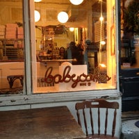 Foto tomada en Erin McKenna's Bakery por Darcey H. el 1/6/2013