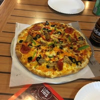 Снимок сделан в This &amp;amp; This Pizza пользователем Gabriel M. 3/23/2017