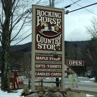Foto tirada no(a) Rocking Horse Country Store por Gina C. em 6/4/2015