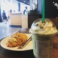 Photo taken at Starbucks by Phuong Anh L. on 6/2/2018