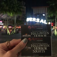 Photo taken at Halloween Horror Nights by Aom A. on 10/31/2016
