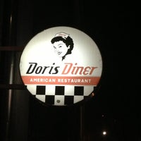 รูปภาพถ่ายที่ Doris Diner โดย Iarno C. เมื่อ 2/9/2013