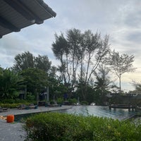 Foto diambil di Baba Beach Club Phuket Luxury Hotel oleh Rawan pada 9/17/2022