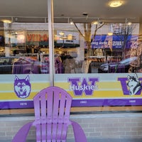 Photo taken at Husky Shop (inside UW Bookstore by Alex B. on 11/17/2022