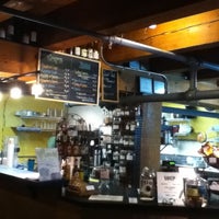 Photo prise au Crescent Moon Coffee par Lycheelady le11/24/2012