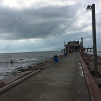 รูปภาพถ่ายที่ 61st Street Fishing Pier โดย Khuyen V. เมื่อ 8/2/2017