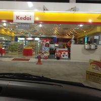 Foto scattata a Shell da Taufik A. il 12/19/2012