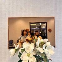 Foto diambil di Embassy Suites by Hilton oleh Reyhaneh N. pada 6/13/2022