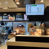 Photo taken at McDonald&amp;#39;s by Vinicius K. on 10/26/2019