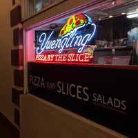 12/9/2018 tarihinde Patrick O.ziyaretçi tarafından Downtown House Of Pizza'de çekilen fotoğraf