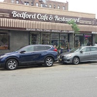 Foto tirada no(a) Bedford Cafe Restaurant por Gregory C. em 7/13/2017