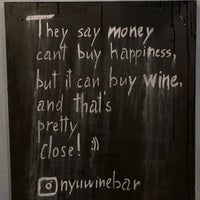 Das Foto wurde bei Not Your Usual - Wine bar von Murat am 2/9/2024 aufgenommen