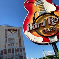 Photo taken at Hard Rock Cafe Nashville by Murat on 9/8/2023