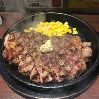 Photo taken at Ikinari Steak by ぴこ ち. on 11/15/2017