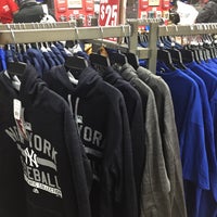 Photo taken at Modell&amp;#39;s Sporting Goods by Leo C. on 12/6/2017