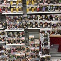 Photo taken at Royal Collectibles by Leo C. on 12/22/2018