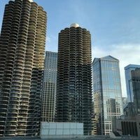 รูปภาพถ่ายที่ Foursquare Chicago โดย Avneesh K. เมื่อ 8/1/2018