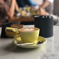 รูปภาพถ่ายที่ Three Seat Espresso โดย Avneesh K. เมื่อ 4/7/2018