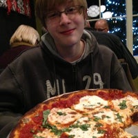 Das Foto wurde bei Licari&amp;#39;s SicilianPizza Kitchen von Scott W. am 11/25/2012 aufgenommen