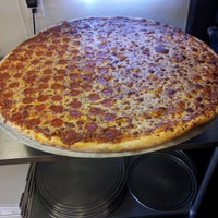 Das Foto wurde bei Nate&amp;#39;s New York Pizza von Nate&amp;#39;s New York Pizza am 2/15/2014 aufgenommen