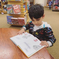 Photo taken at Barnes &amp;amp; Noble by Duygu A. on 10/11/2019