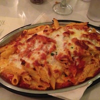 รูปภาพถ่ายที่ Presto&amp;#39;s Italian Restaurant โดย Phil D. เมื่อ 1/19/2013