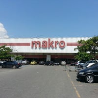 Photo taken at Makro by Rogerio M. on 11/24/2012