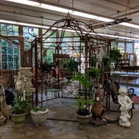 Foto tirada no(a) Monticello Antique Marketplace por LaVonne R. em 7/28/2018