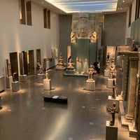 Photo taken at Musée Guimet – Musée National des Arts Asiatiques by Matteo G. on 12/12/2021