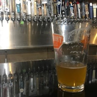 Photo taken at Empire State Pizza and Growlers by Hoey C. on 10/19/2018