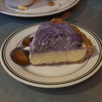 Photo taken at Elsie&amp;#39;s Plate &amp;amp; Pie by Andrew F. on 3/4/2023