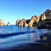 Foto tirada no(a) Praia do Camilo por Bernd F. em 8/11/2013