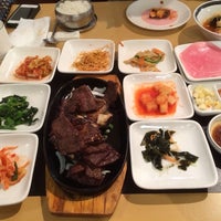 Foto tomada en Woo Mee Ok Korean BBQ  por Tuan N. el 11/14/2013