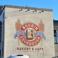 Photo taken at Boudin Bakery Café by E. M. on 9/2/2022