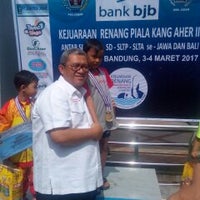Photo taken at Kolam Renang BSD, Komp Riung Bandung by Ronni T. on 3/10/2017