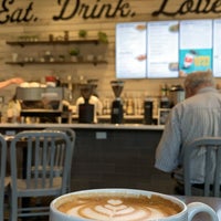 Das Foto wurde bei Just Love Coffee Cafe - The Fountains at Gateway von mem am 9/19/2021 aufgenommen