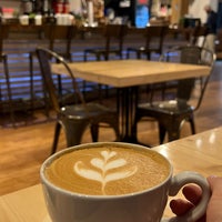 Das Foto wurde bei Just Love Coffee Cafe - Music Row von mem am 11/2/2021 aufgenommen
