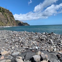 Foto tirada no(a) Praia do Lugar de Baixo por Alexandre V. em 4/19/2019